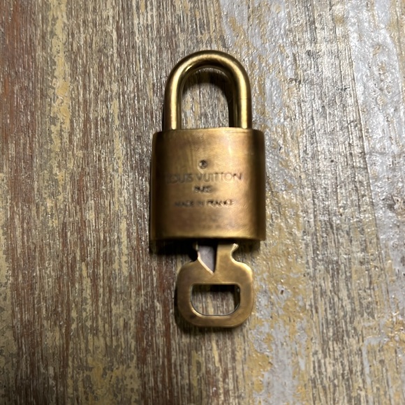Louis Vuitton Lock Vintage authentic - Picture 3 of 7